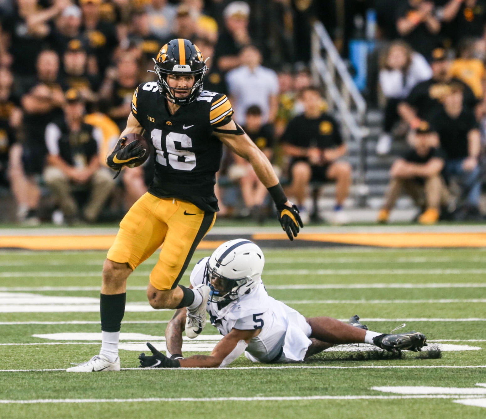 100921-qc-spt-iowa-fball-058